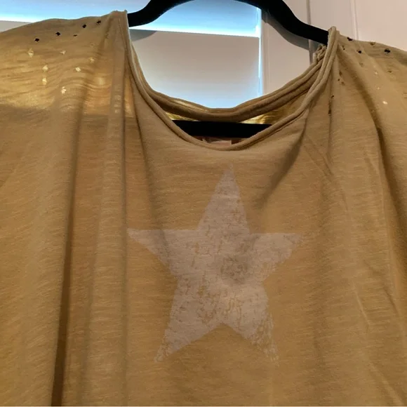 Magnolia Pearl Short Sleeve Gold T with Star Imprint - Picture 4 of 6